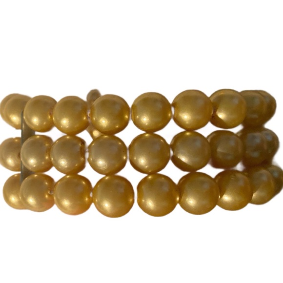Vintage Golden Pearl Bracelet—Unleash Your Inner Queen - Picture 1 of 3